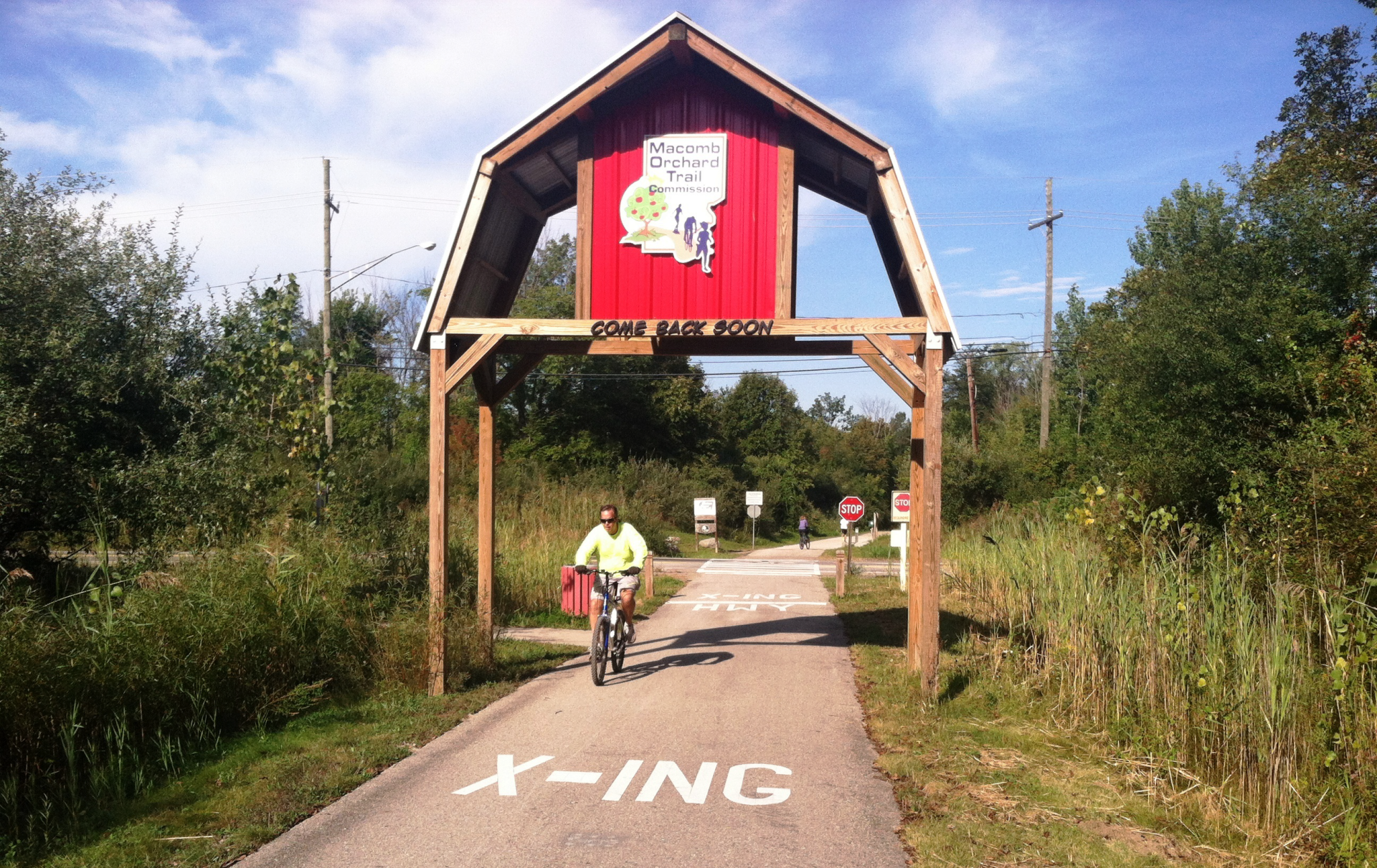 Macomb Orchard Trail Barn Pic